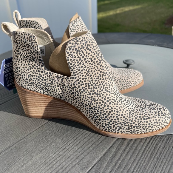 TOMS Women’s Kallie Wedge Bootie. - Picture 5 of 5